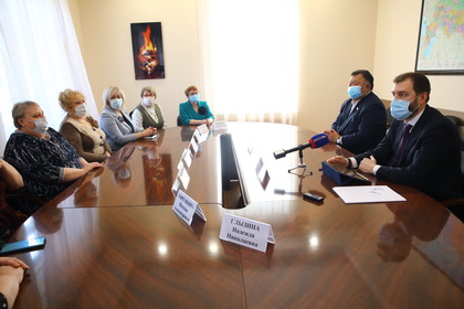 Александр Ведерников и Кузьма Алдаров обсудили актуальные проблемы территорий с женщинами – председателями дум